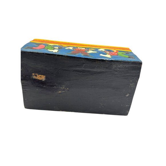 Vintage Handmade Wood carved Box with Dancing Figures Chupak Folk Art 1996 - Picture 3 of 16
